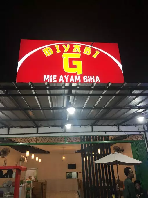 pelesetan nama orang di spanduk © 2021 twitter.com pelesetan nama orang di spanduk © 2021 twitter.com