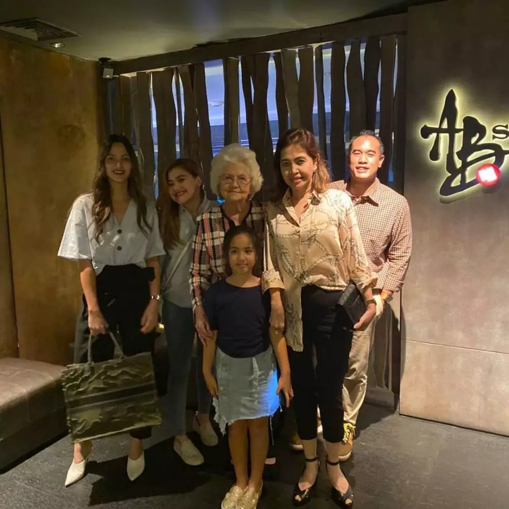 Potret kebersamaan Nia Ramadhani dan sang kakak Instagram/@@talitha_nugroho11