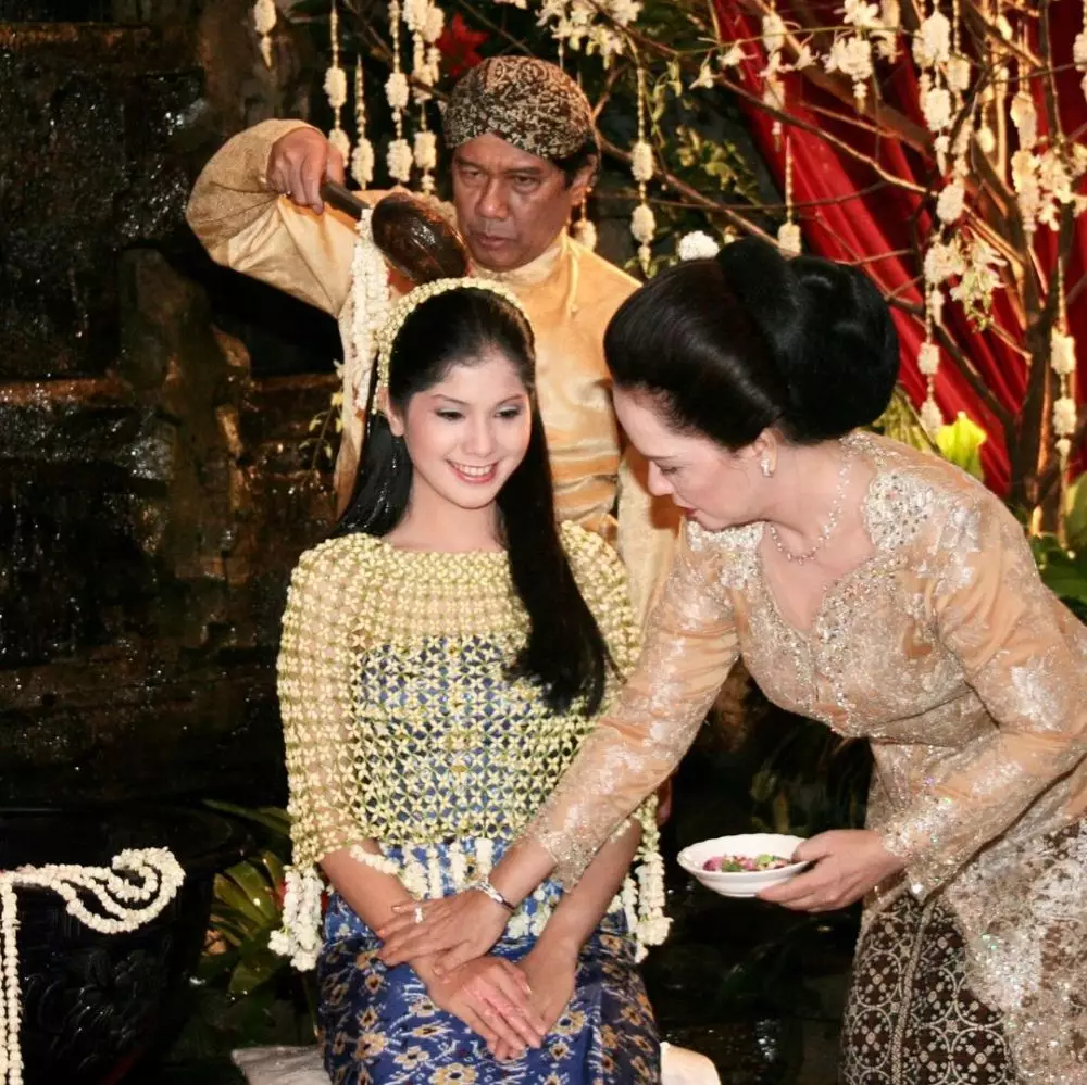 Potret siraman Annisa Pohan Instagram