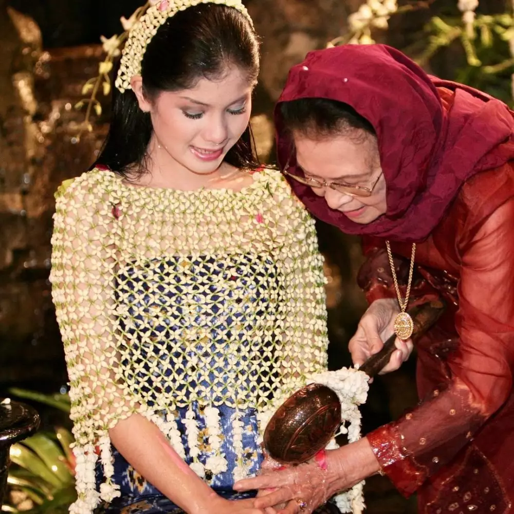 Potret siraman Annisa Pohan Instagram