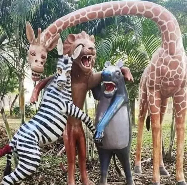 penampakan nyeleneh patung hewan © 2021 berbagai sumber