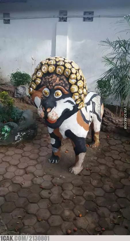 penampakan nyeleneh patung hewan © 2021 berbagai sumber