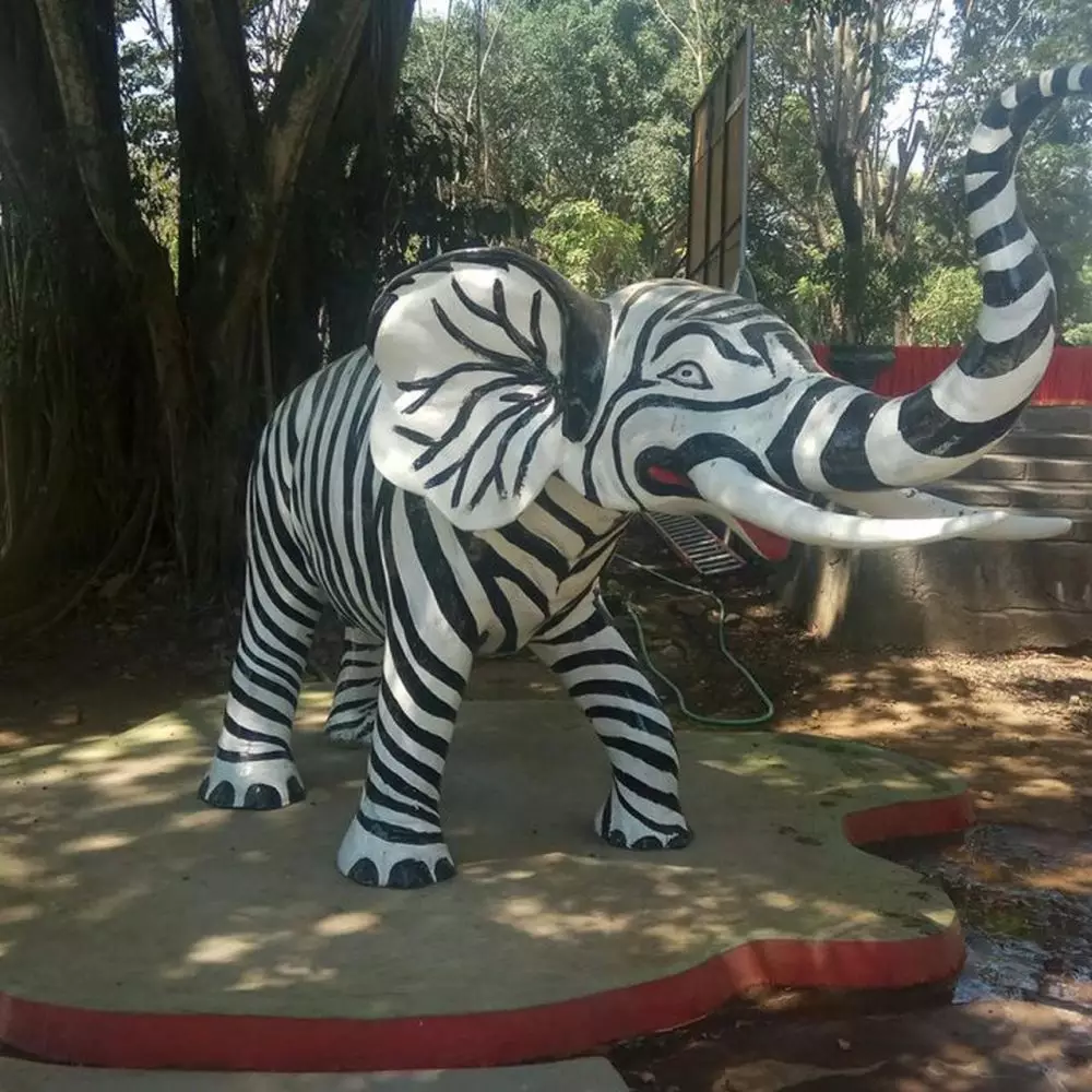 penampakan nyeleneh patung hewan © 2021 berbagai sumber