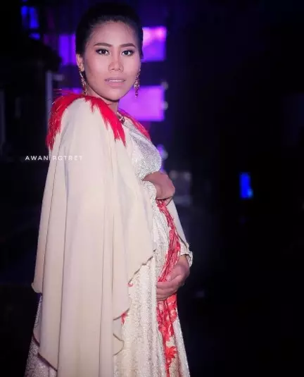 Gaya maternity shoot penyanyi dangdut dari berbagai sumber