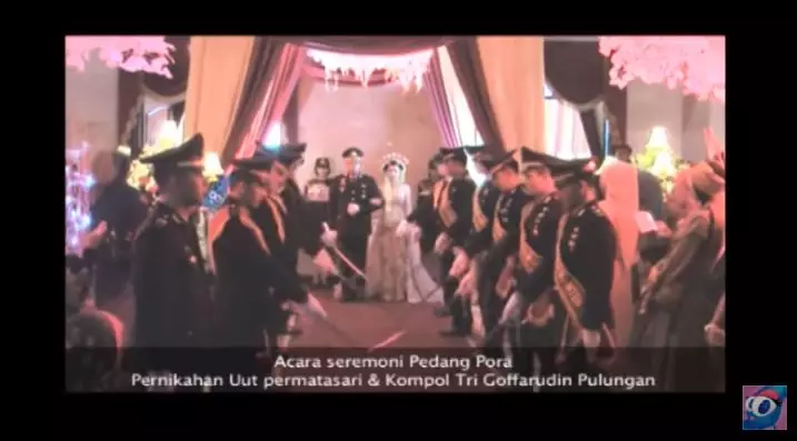 pernikahan seleb dengan pedang pora © berbagai sumber pernikahan seleb dengan pedang pora © berbagai sumber