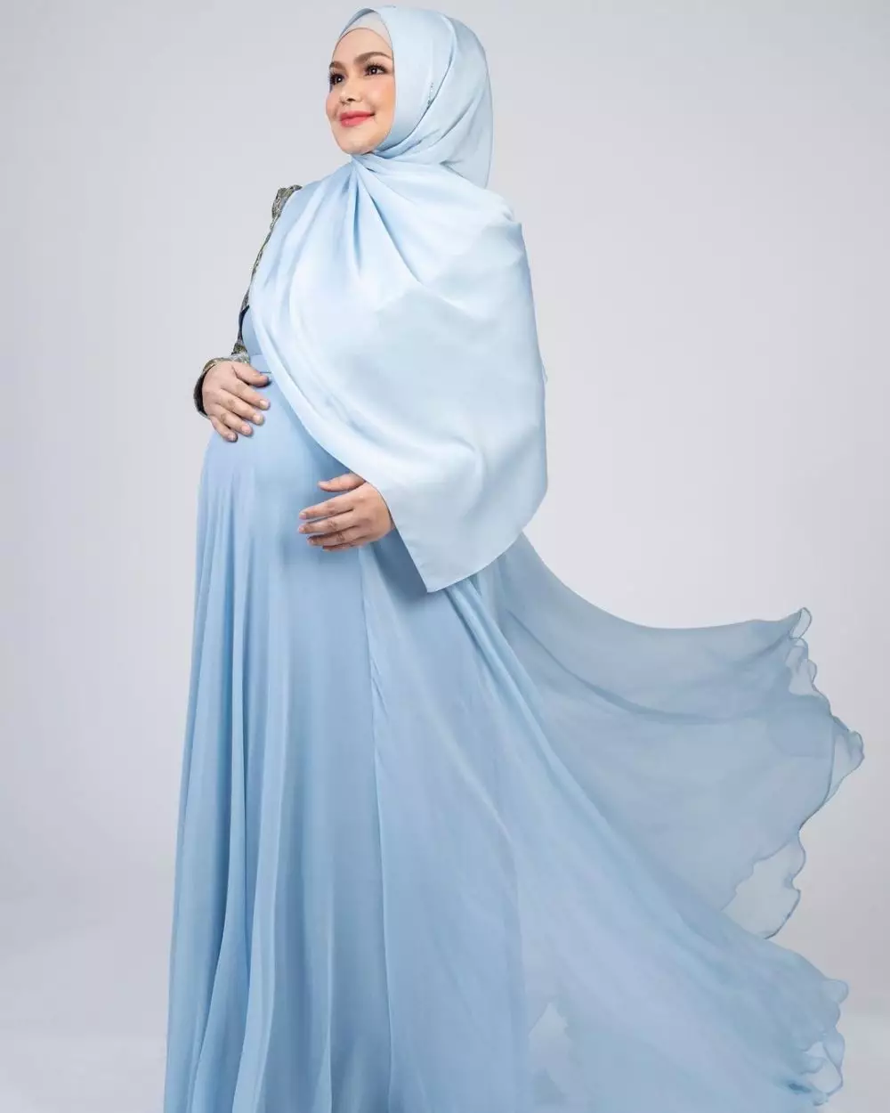 pesona seleb baby bump hamil usia 40-an © berbagai sumber pesona seleb baby bump hamil usia 40-an © berbagai sumber
