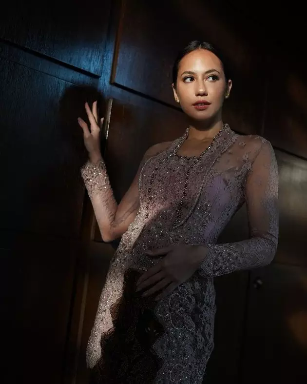 Potret Pevita Pearce dalam balutan kebaya Instagram/@pevpearce Potret Pevita Pearce dalam balutan kebaya Instagram/@pevpearce