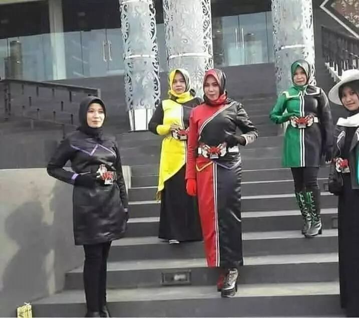 momen lucu foto bareng © 2021 Instagram