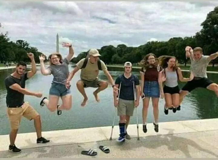 momen lucu foto bareng © 2021 Instagram