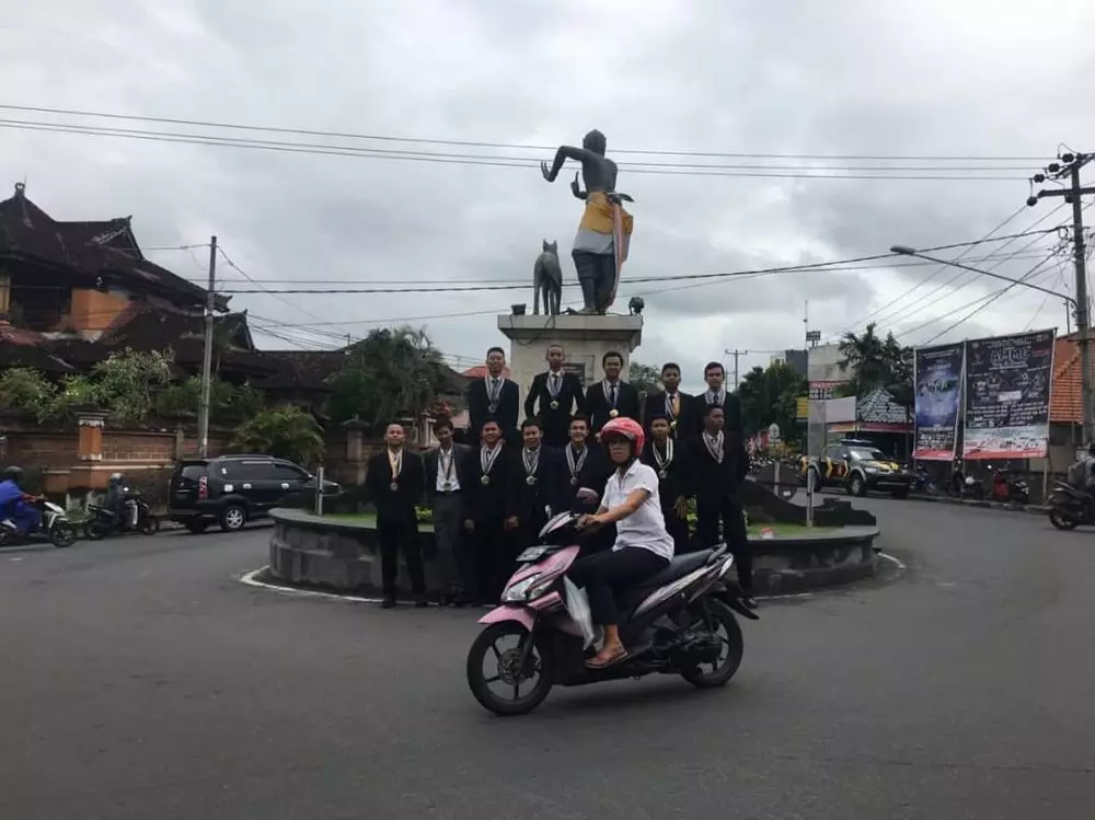 momen lucu foto bareng © 2021 Instagram