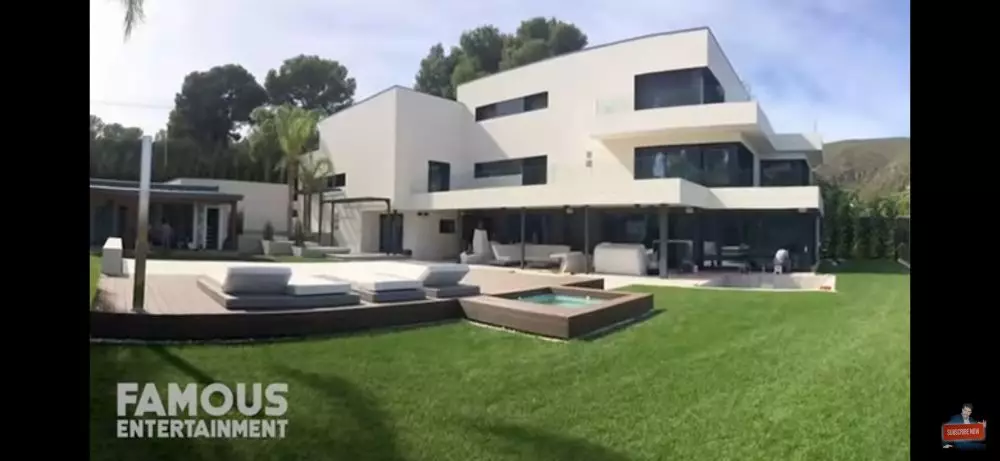 Penampakan rumah Lionel Messi di Barcelona © 2021 brilio.net