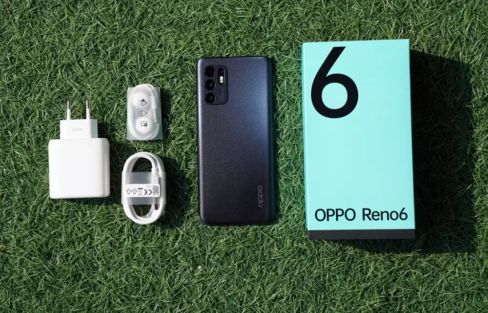 Oppo Reno6 © 2021 brilio.net Oppo Reno6 © 2021 brilio.net