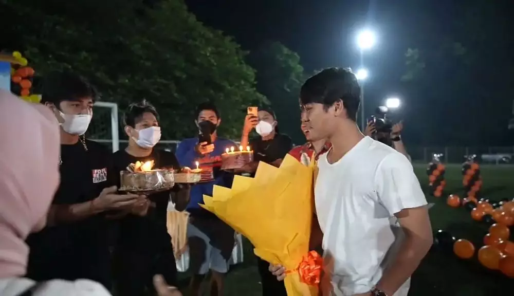 kejutan ulang tahun Rizky Billar dari Lesty Kejora © 2021 brilio.net YouTube kejutan ulang tahun Rizky Billar dari Lesty Kejora © 2021 brilio.net YouTube