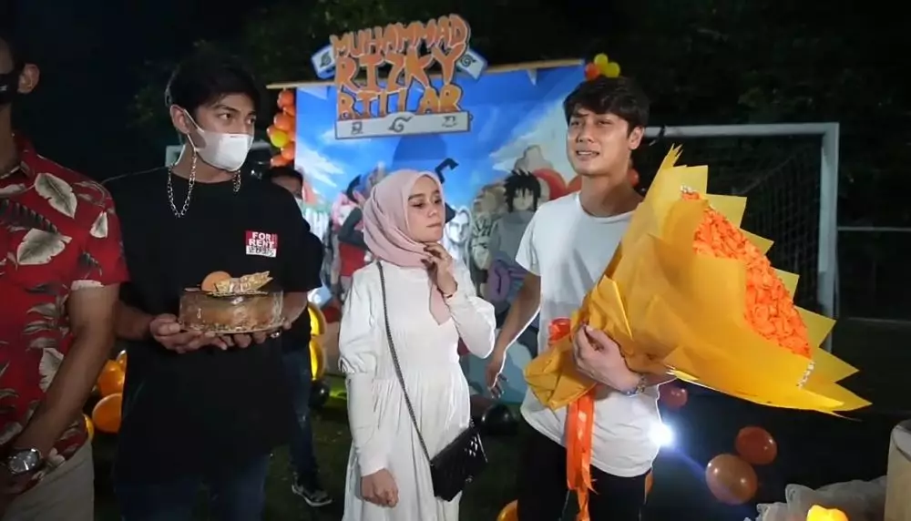 kejutan ulang tahun Rizky Billar dari Lesty Kejora © 2021 brilio.net YouTube kejutan ulang tahun Rizky Billar dari Lesty Kejora © 2021 brilio.net YouTube