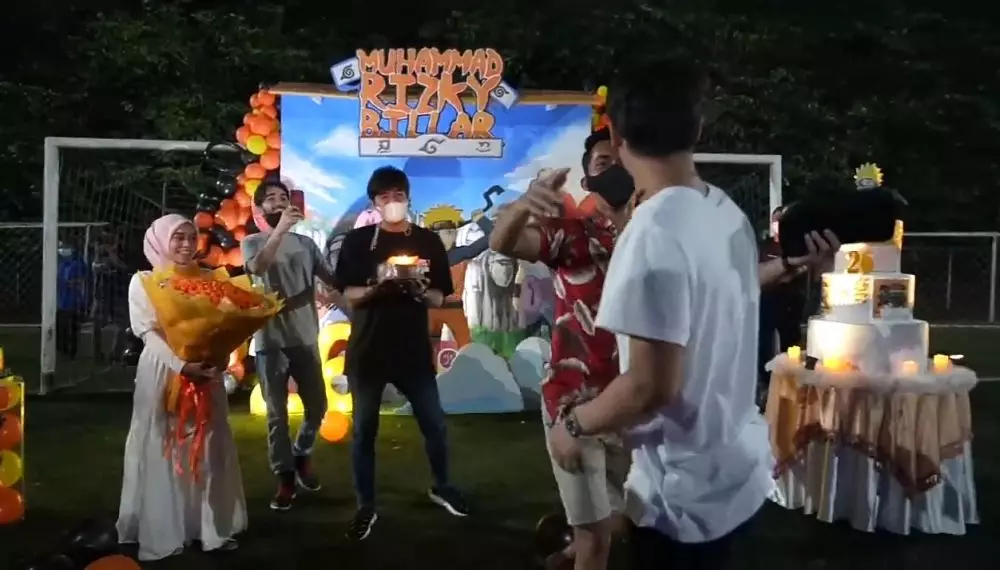 kejutan ulang tahun Rizky Billar dari Lesty Kejora © 2021 brilio.net YouTube kejutan ulang tahun Rizky Billar dari Lesty Kejora © 2021 brilio.net YouTube