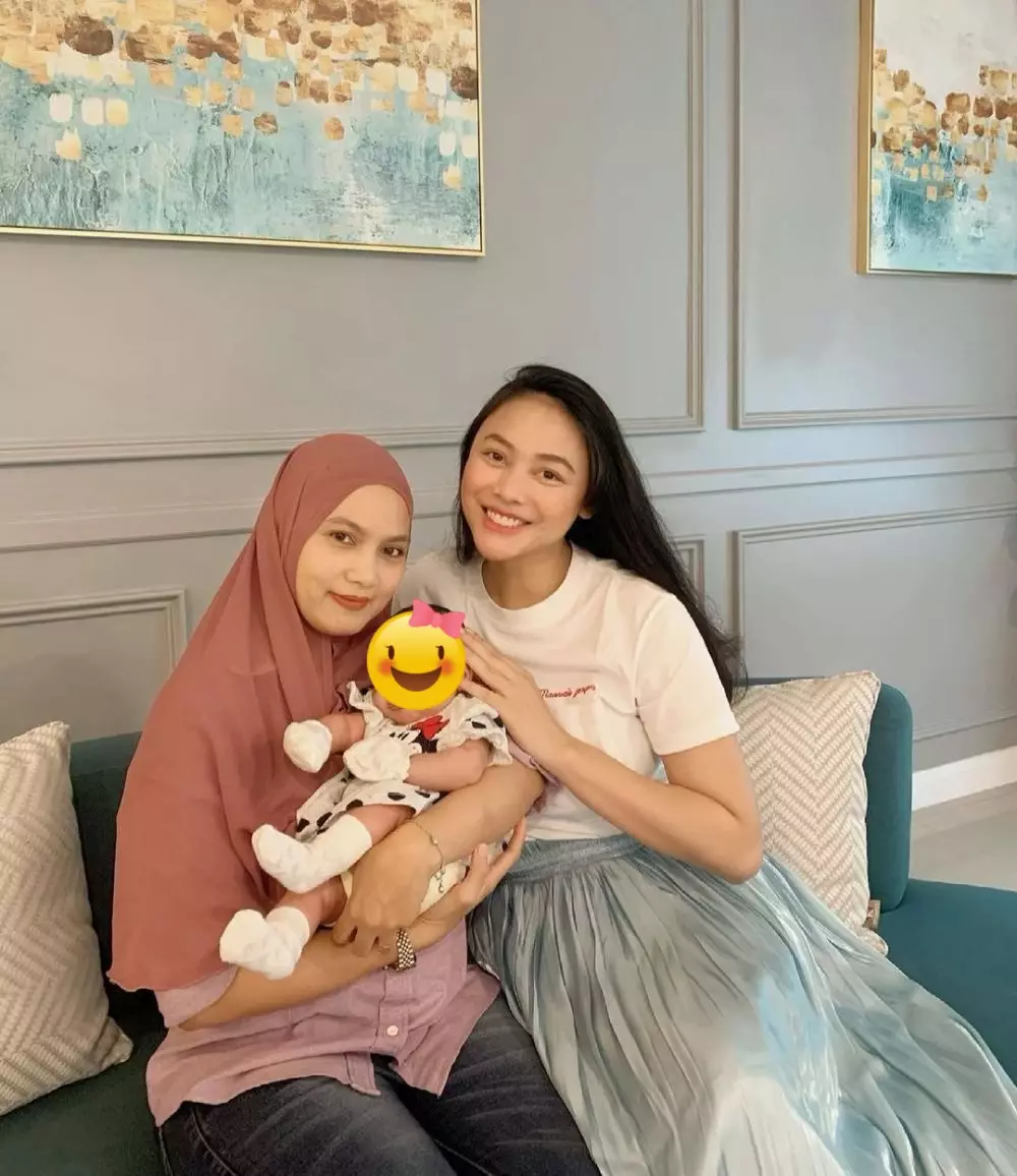 Potret kedekatan seleb bareng asistennya dari berbagai sumber