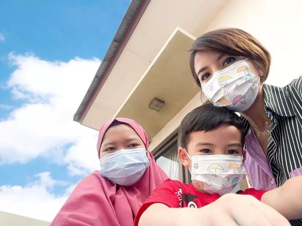 Potret kedekatan seleb bareng asistennya dari berbagai sumber