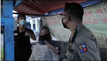 Cara petugas ingatkan pedagang ini bikin salut © Instagram/@warung_jurnalis Cara petugas ingatkan pedagang ini bikin salut © Instagram/@warung_jurnalis