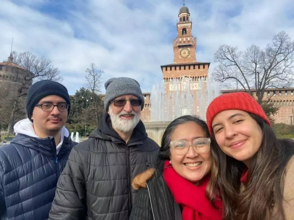 Momen kenangan Dewi Irawan bareng suami © 2021 brilio.net Momen kenangan Dewi Irawan bareng suami © 2021 brilio.net