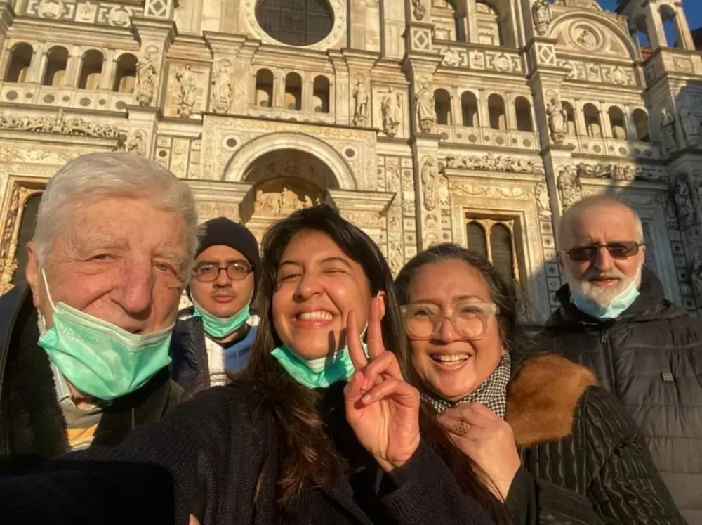 Momen kenangan Dewi Irawan bareng suami © 2021 brilio.net Momen kenangan Dewi Irawan bareng suami © 2021 brilio.net