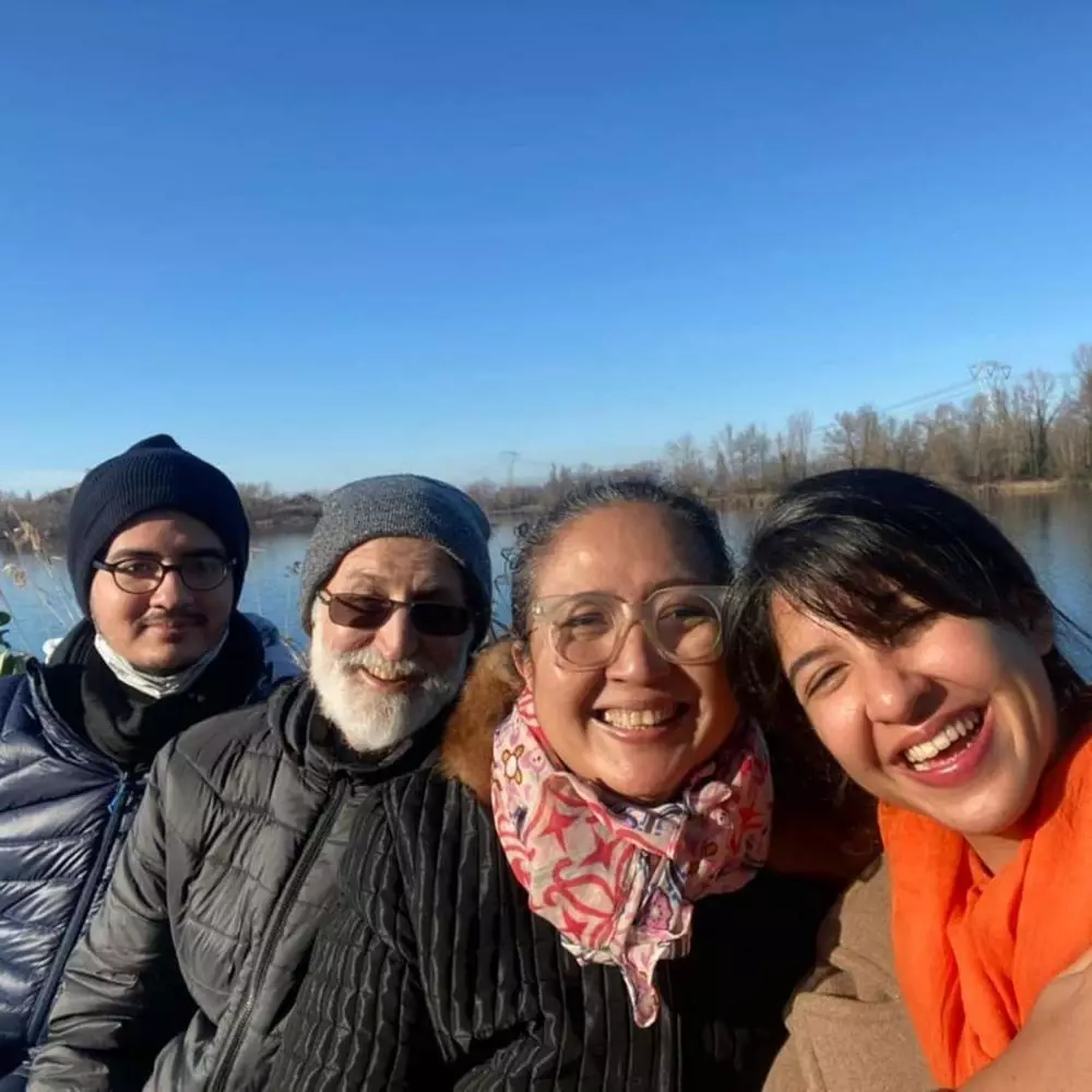 Momen kenangan Dewi Irawan bareng suami © 2021 brilio.net Momen kenangan Dewi Irawan bareng suami © 2021 brilio.net