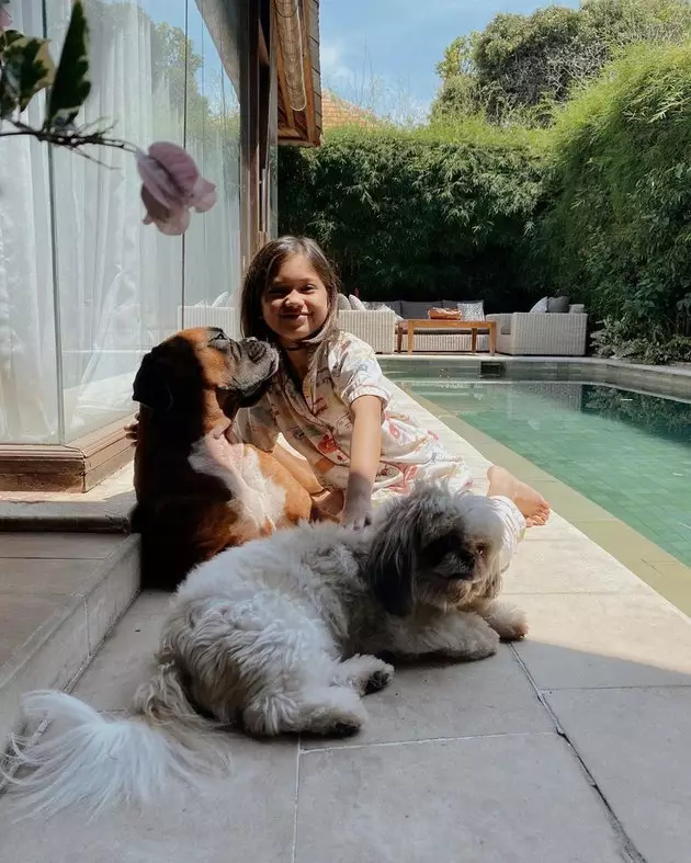 Potret halaman rumah pesinetron dari berbagai sumber