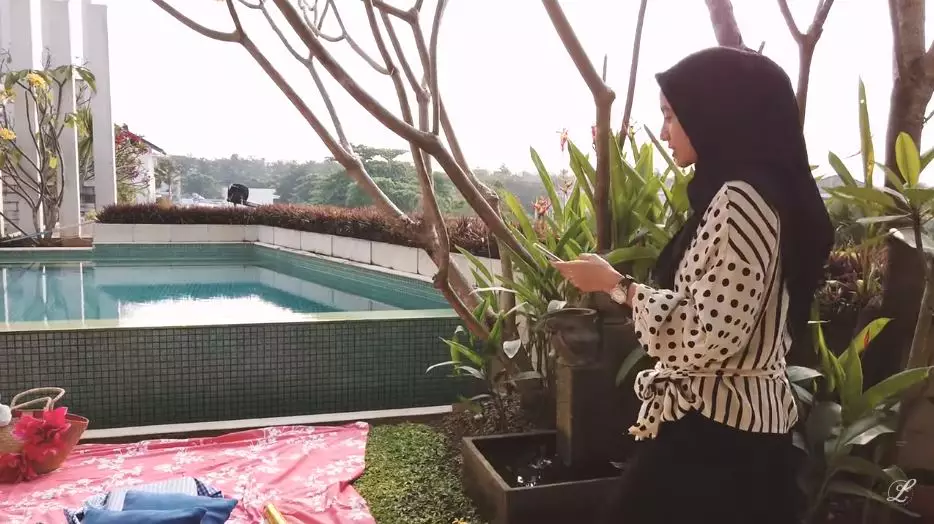 Potret halaman rumah pesinetron dari berbagai sumber