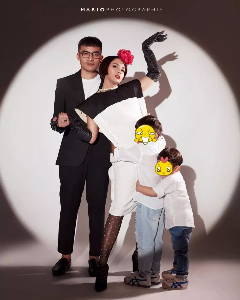 Tya Ariestya bermakeup tebal © 2021 brilio.net