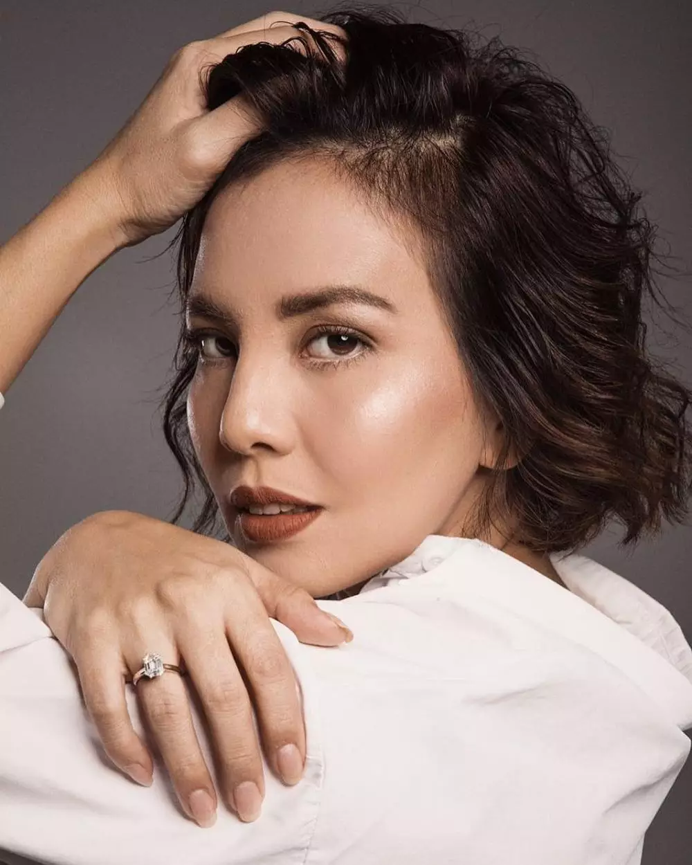 Tya Ariestya bermakeup tebal © 2021 brilio.net