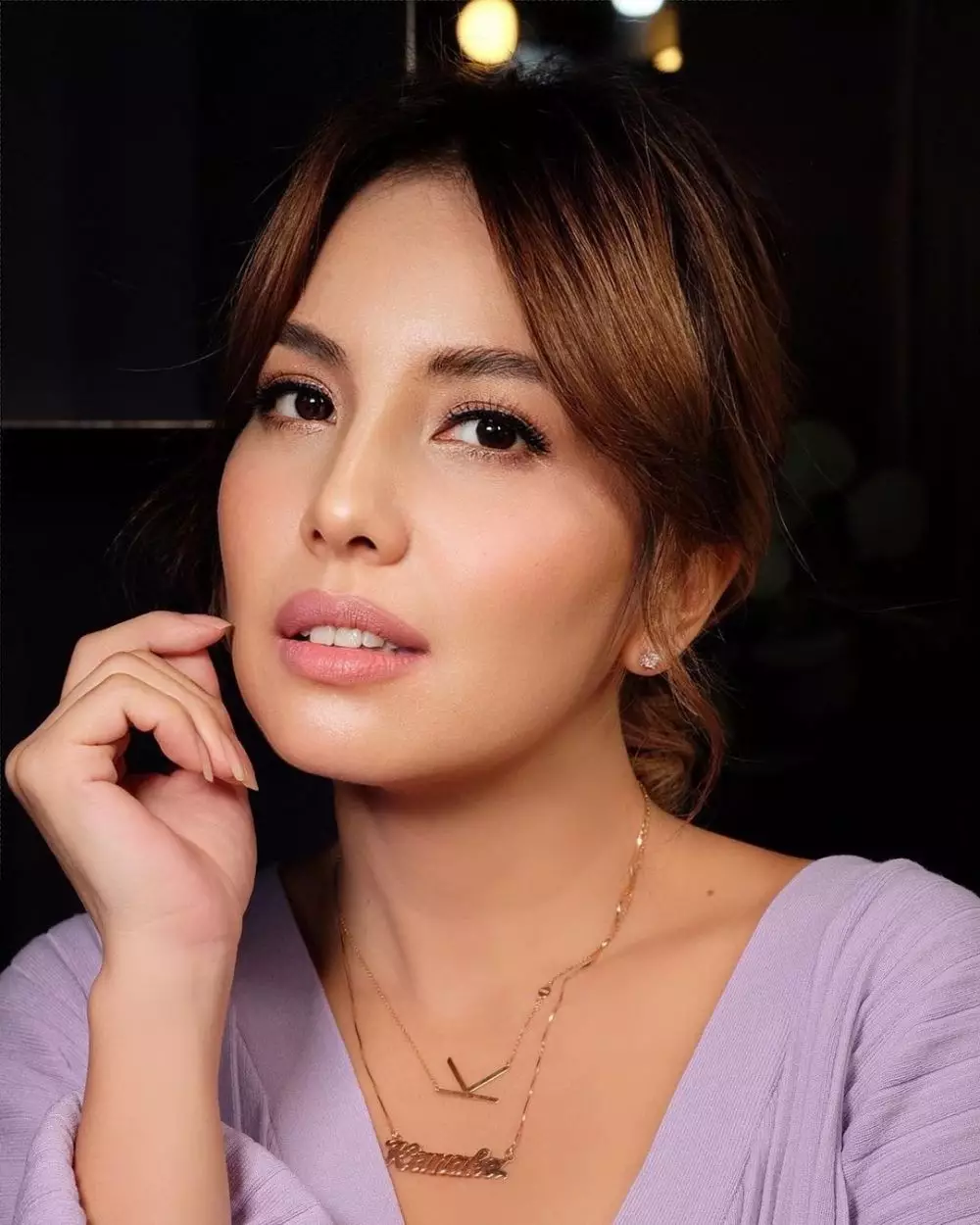 Tya Ariestya bermakeup tebal © 2021 brilio.net