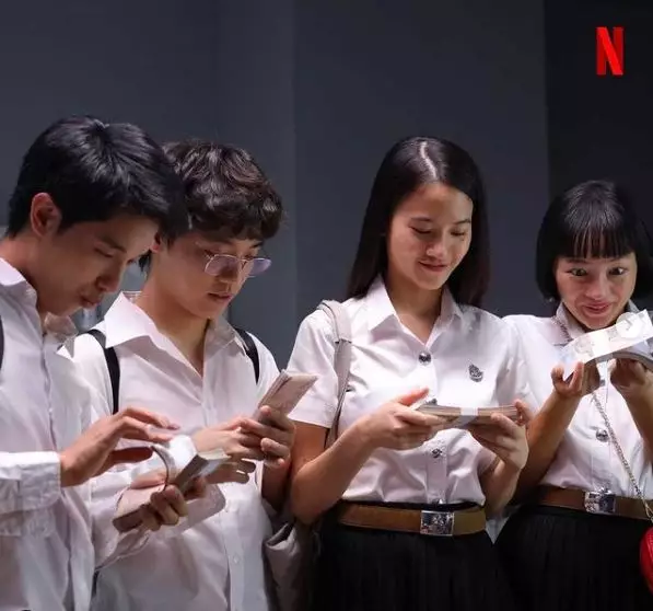 Sinopsis film Deep, teror obat farmasi di Thailand berbagai sumber Sinopsis film Deep, teror obat farmasi di Thailand berbagai sumber