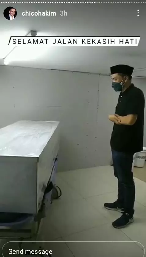 Chico Hakim menyalati jenazah Citra Soeroso © Instagram Chico Hakim menyalati jenazah Citra Soeroso © Instagram