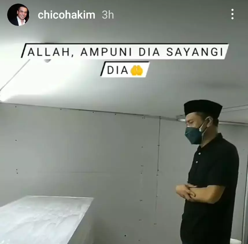 Chico Hakim menyalati jenazah Citra Soeroso © Instagram Chico Hakim menyalati jenazah Citra Soeroso © Instagram