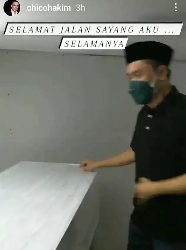 Chico Hakim menyalati jenazah Citra Soeroso © Instagram Chico Hakim menyalati jenazah Citra Soeroso © Instagram