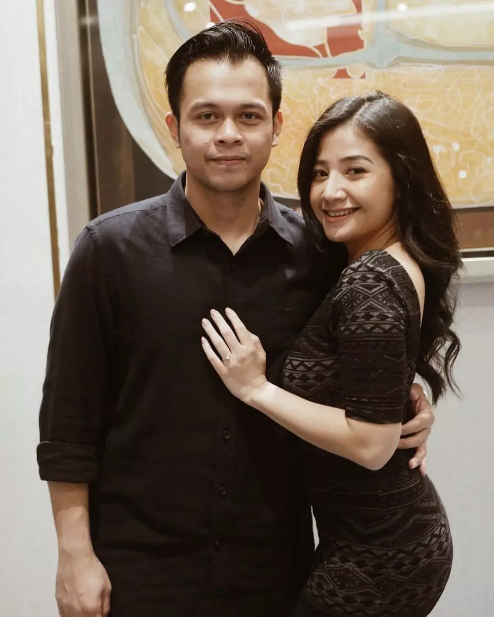 Potret pemeran protagonis FTV Suara Hati Istri bareng pasangan asli dari berbagai sumber Potret pemeran protagonis FTV Suara Hati Istri bareng pasangan asli dari berbagai sumber