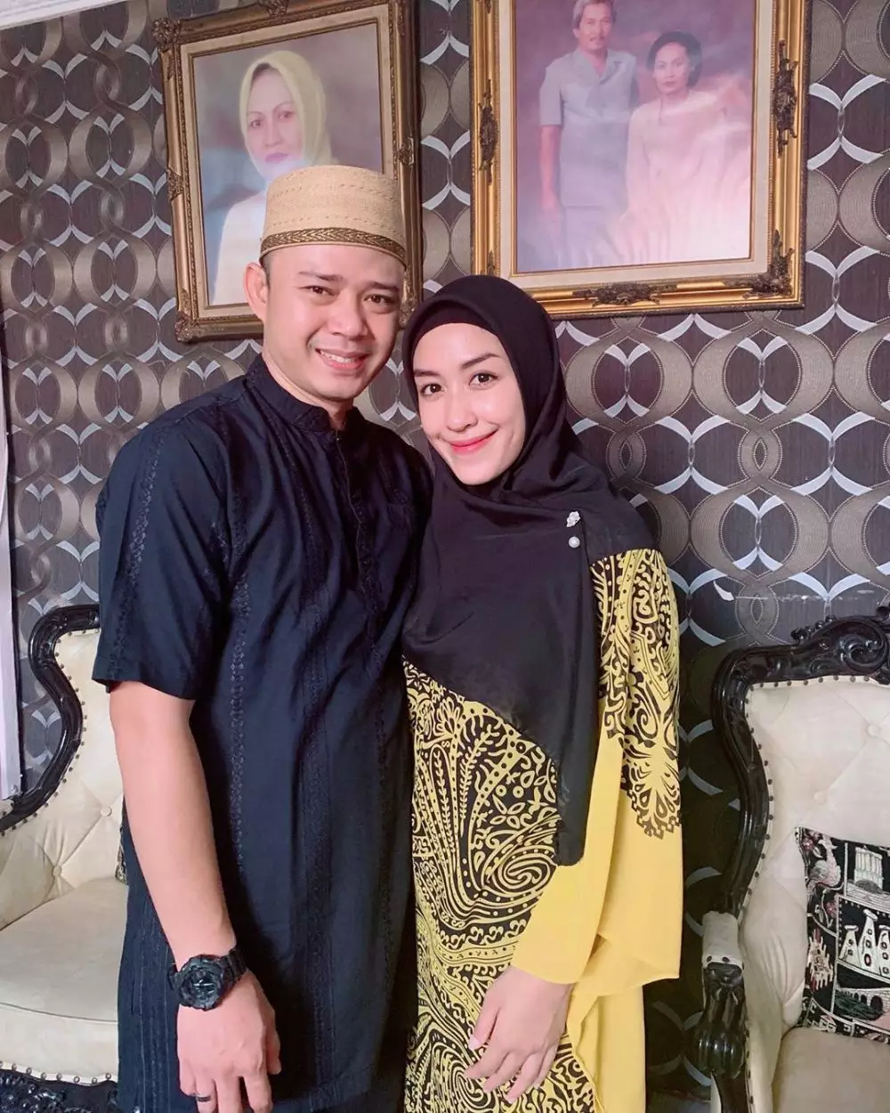 Potret pemeran protagonis FTV Suara Hati Istri bareng pasangan asli dari berbagai sumber Potret pemeran protagonis FTV Suara Hati Istri bareng pasangan asli dari berbagai sumber