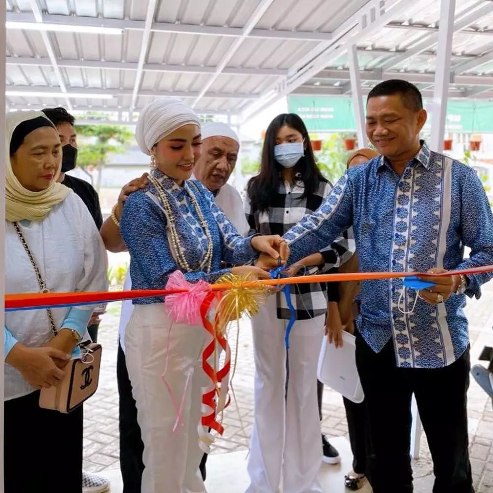 Bella Shofie resmikan kantor baru © Instagram