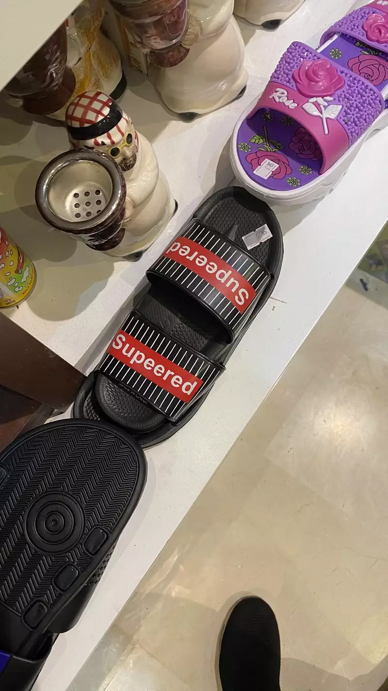 merek sendal bikin nyengir © 2021 berbagai sumber merek sendal bikin nyengir © 2021 berbagai sumber