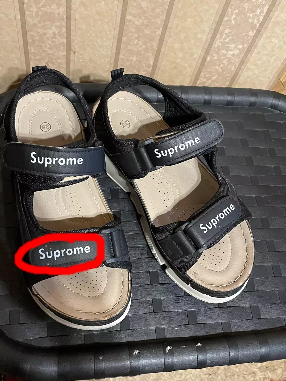 merek sendal bikin nyengir © 2021 berbagai sumber merek sendal bikin nyengir © 2021 berbagai sumber