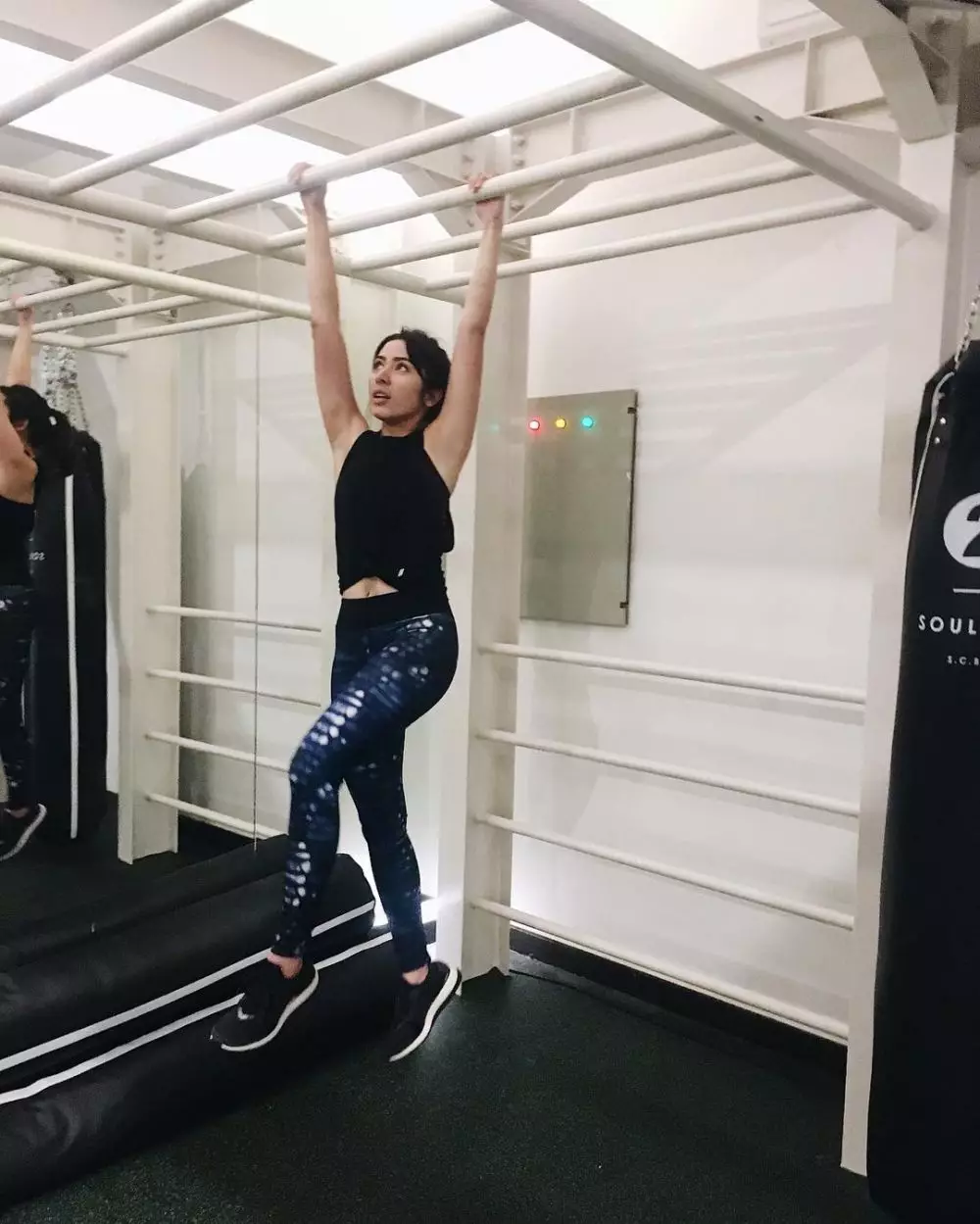 Menantu Bakrie tanpa makeup © Instagram