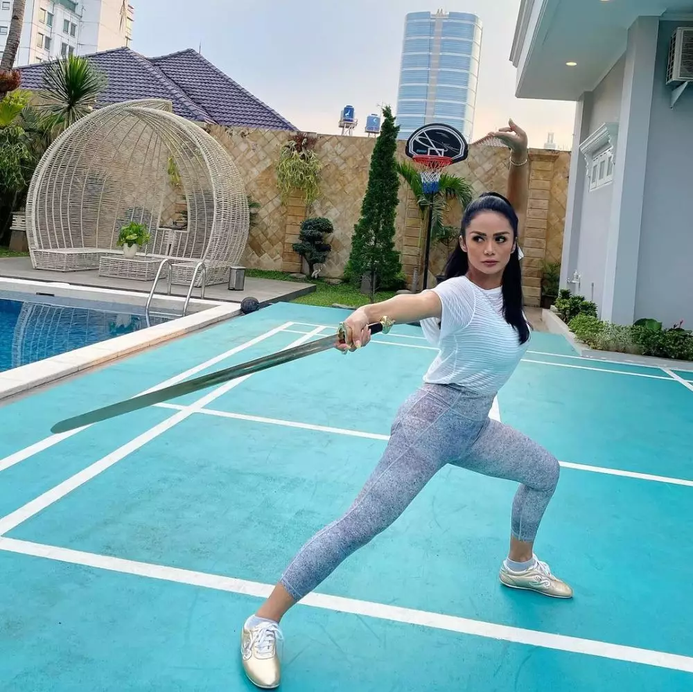 Potret seleb cantik usia 40-a saat olahraga Instagram