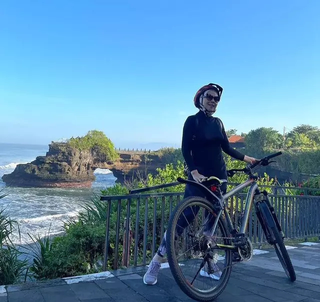 Potret seleb cantik usia 40-a saat olahraga Instagram