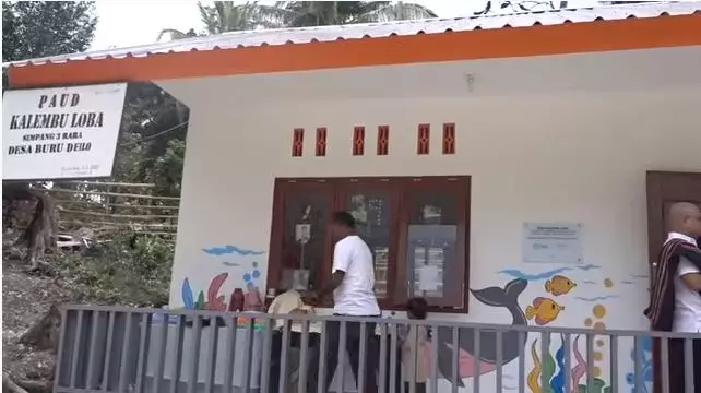 potret sekolah yang dibangun irwan mussry © berbagai sumber potret sekolah yang dibangun irwan mussry © berbagai sumber