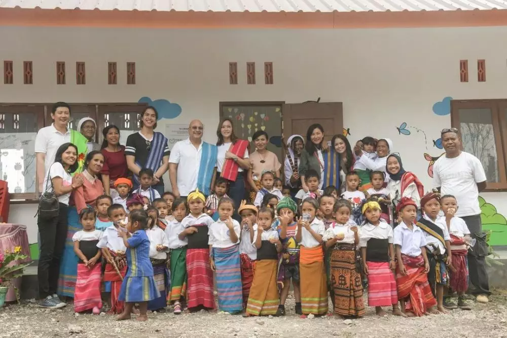 potret sekolah yang dibangun irwan mussry © berbagai sumber potret sekolah yang dibangun irwan mussry © berbagai sumber