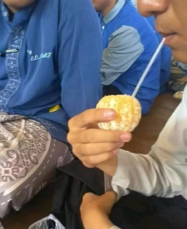 nyusahin diri makan minum © 2021 Instagram
