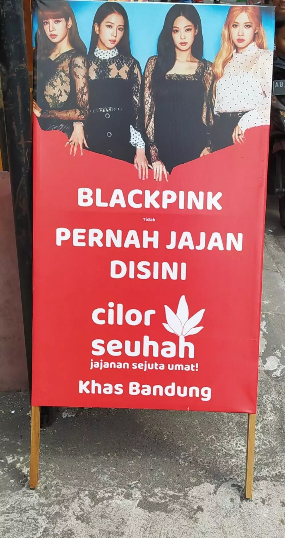 spanduk warung terinspirasi kpop © 2021 twitter.com spanduk warung terinspirasi kpop © 2021 twitter.com