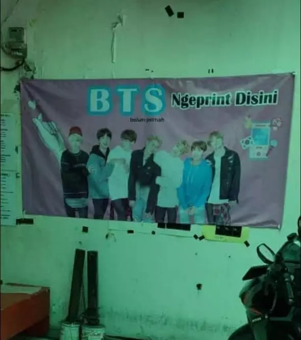 spanduk warung terinspirasi kpop © 2021 twitter.com spanduk warung terinspirasi kpop © 2021 twitter.com