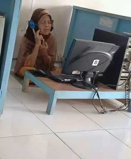 momen lucu emak nggak ada kerjaan © 2021 1cak.com