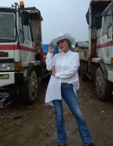 Pesona penyanyi dangdut di usia 40-an dari berbagai sumber