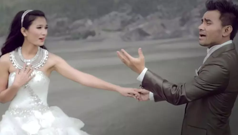 pasangan seleb bintangi video klip © YouTube